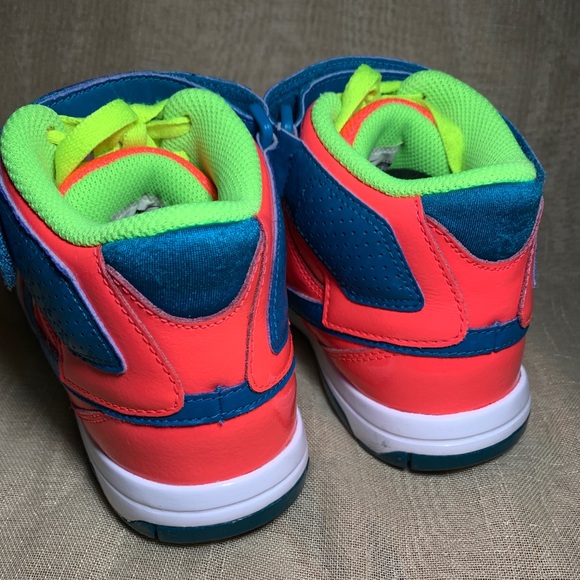 Nike Air Mogan Mid 2 Sneakers - Picture 5 of 7